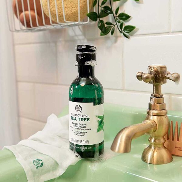 The Body Shop TEA TREE SKIN CLEARING FACIAL WASH 250ML