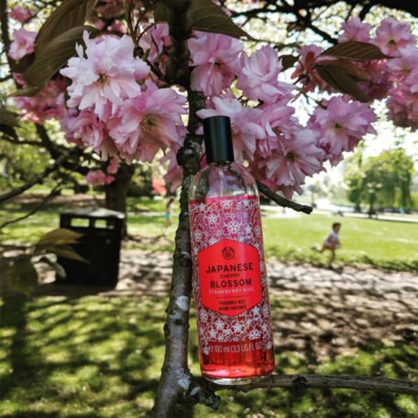 The Body Shop JAPANESE CHERRY BLOSSOM STRAWBERRY KISS FRAGRANCE MIST 100M